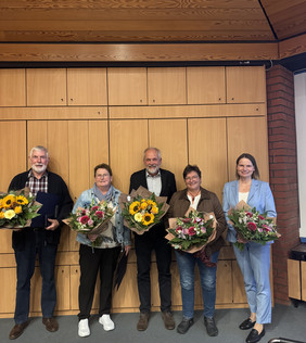 Georg Huisinga, Johanne Modder, Gerhard Janßen, Annemarie Tuitjer und Anja Freesemann wurden durch den Niedersächsischen Städte- und Gemeindebund geehrt.